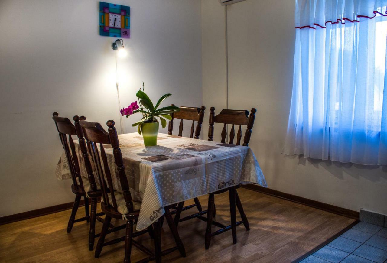 Apartman Dina Risika Exterior foto